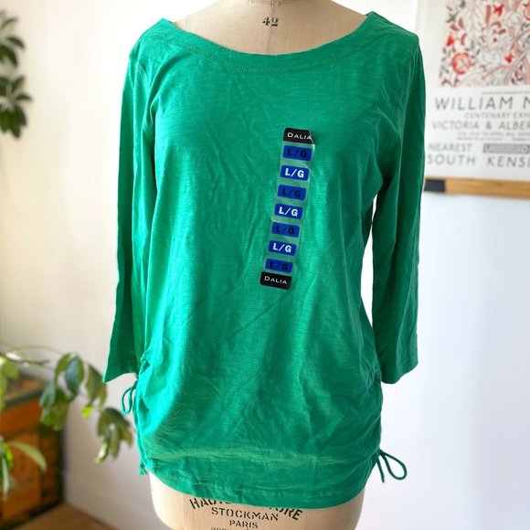 *Free add-on with purchase* Green Dalia Boatneck Tee - Picture 1 of 9